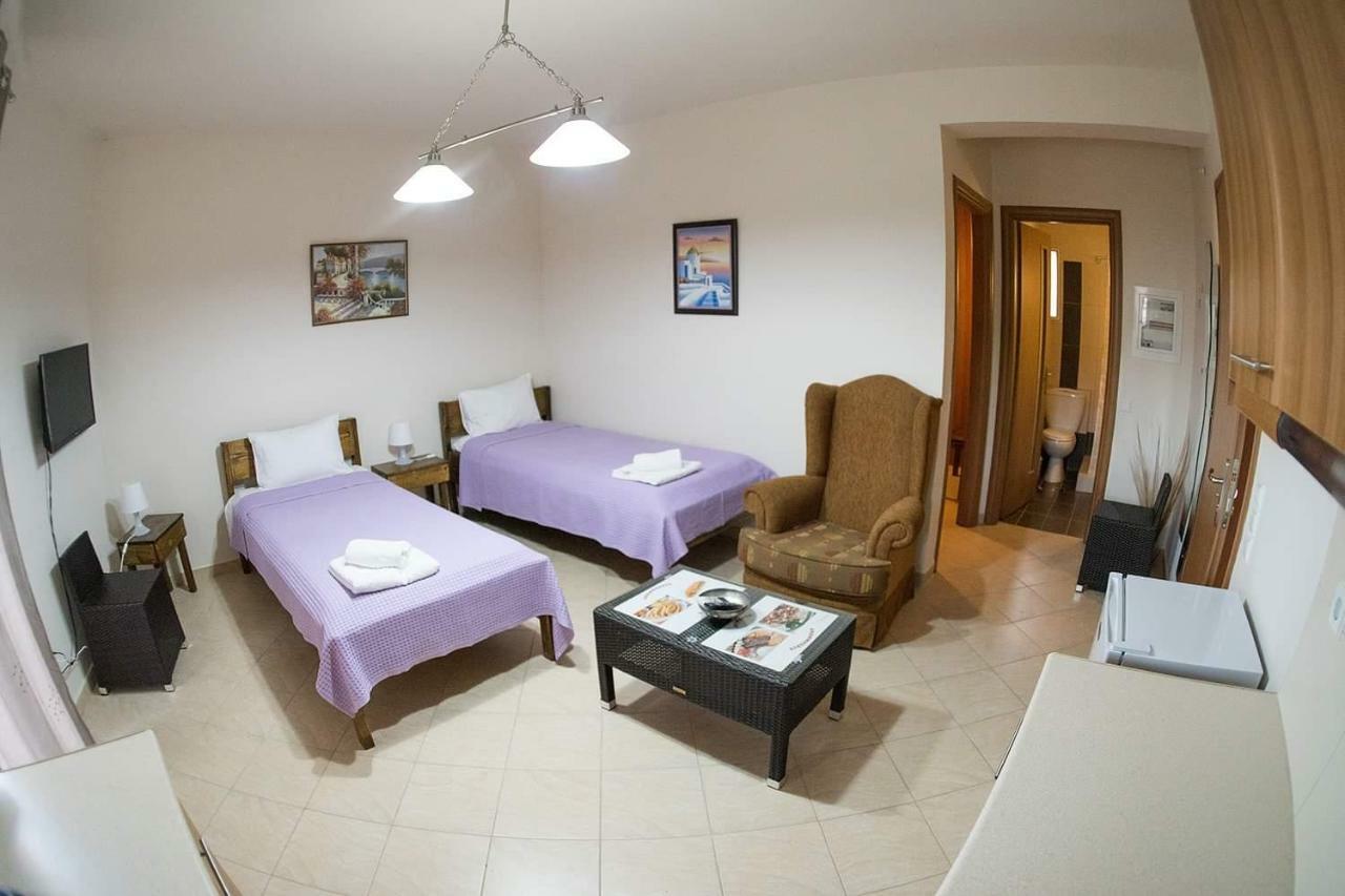 Apartment Anamniseis *